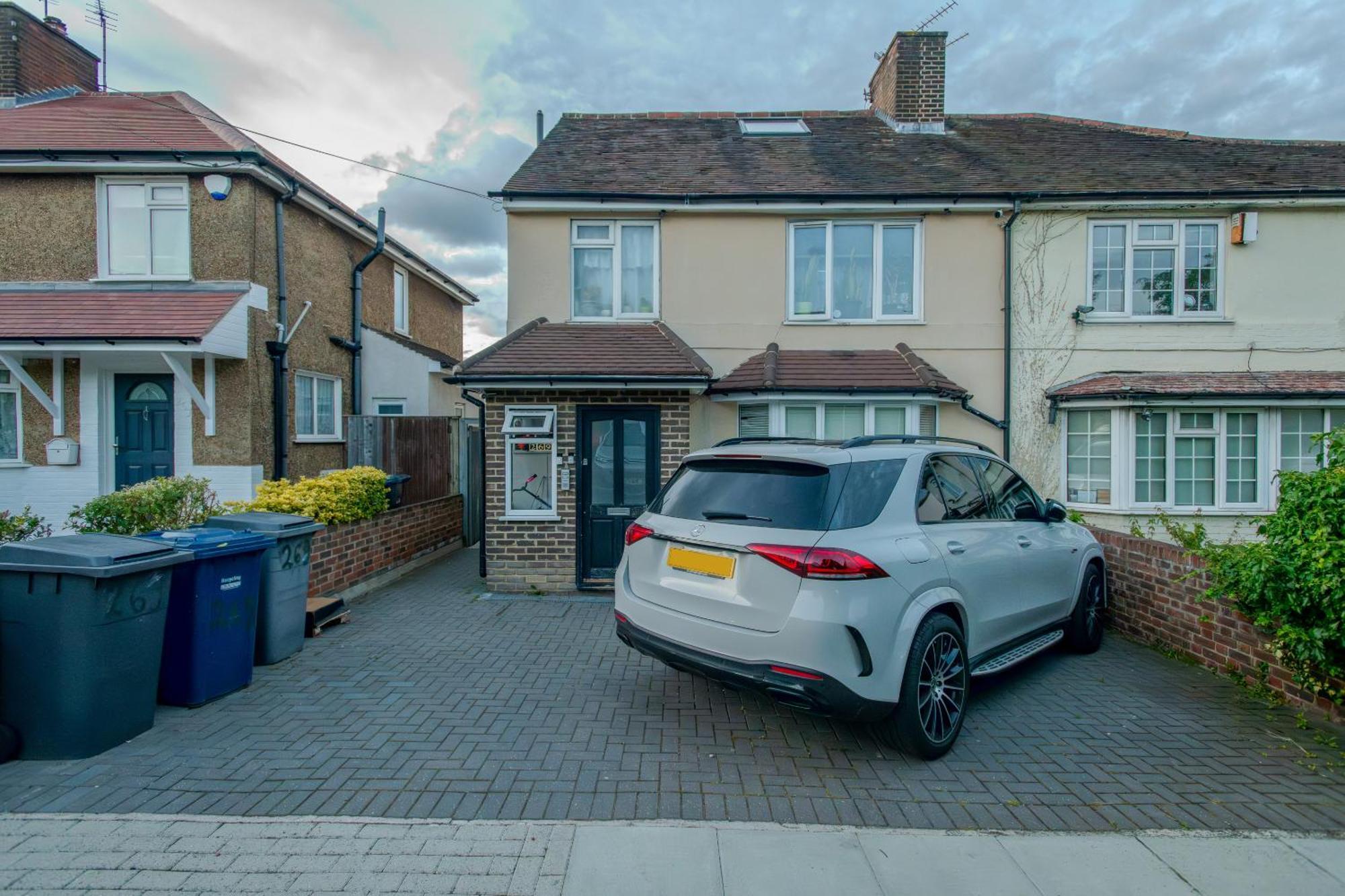 Cosy 1 Bedroom Basement Apartment With Private Patio Area London Exterior photo